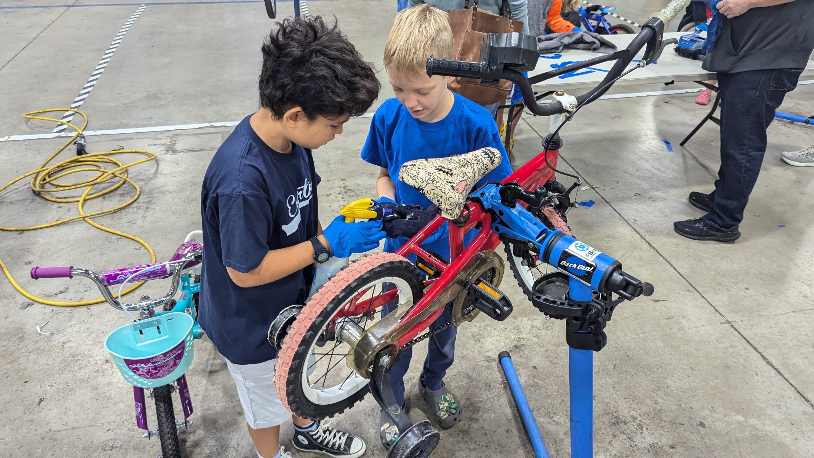 Scouts performing community service